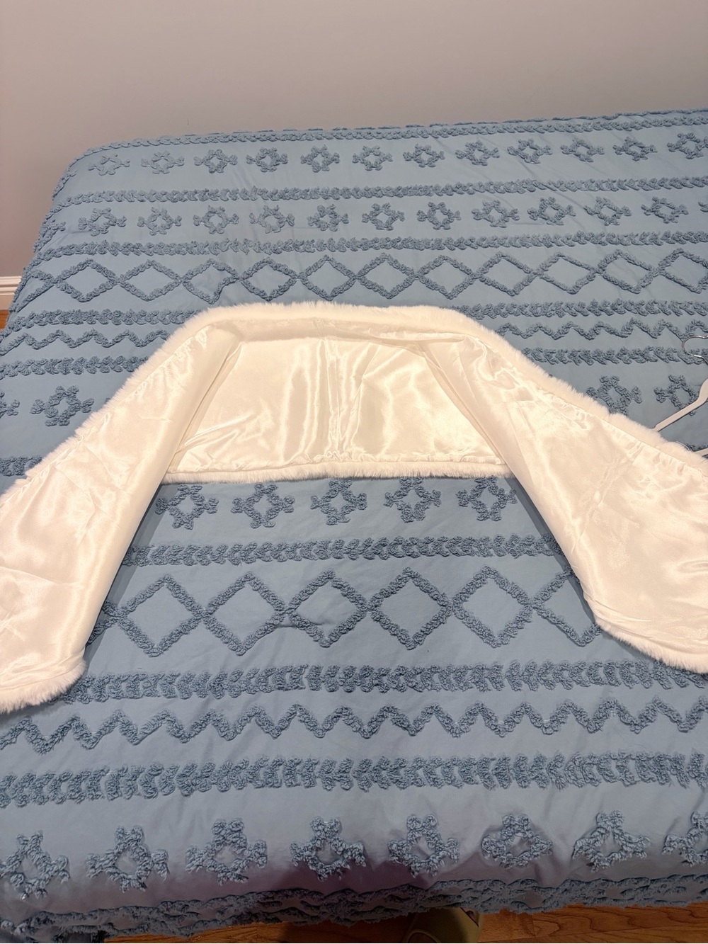 White Faux Fur Bridal Stole Wrap Shawl Winter Wedding Cover Up - Picture 5 of 11